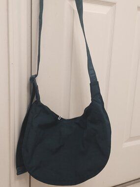 Baggu Crescent Bag. Medium